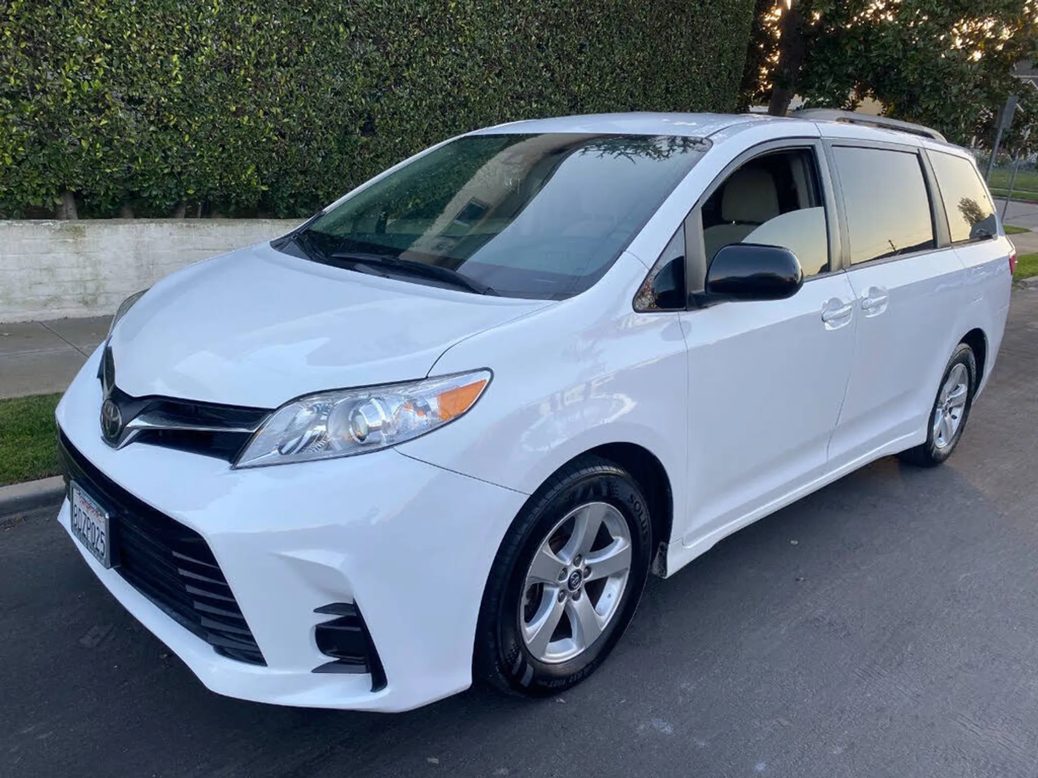 2018 TOYOTA Sienna LE - Photo 3