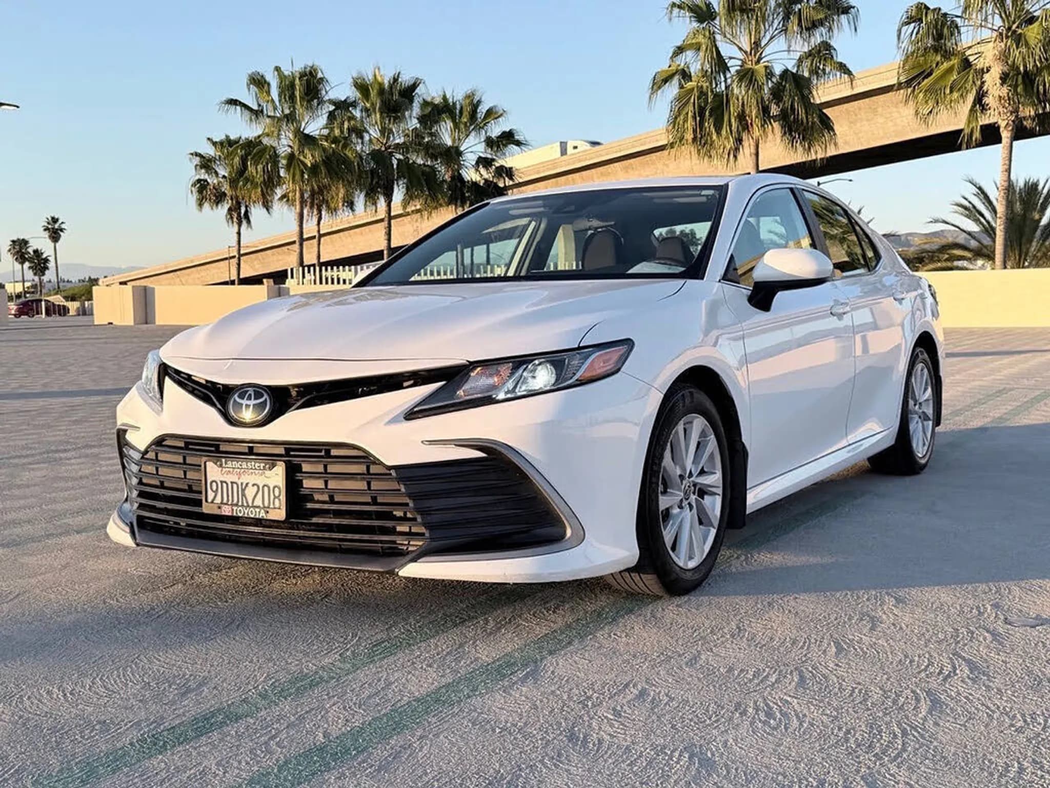 2023 TOYOTA Camry LE - Photo 2