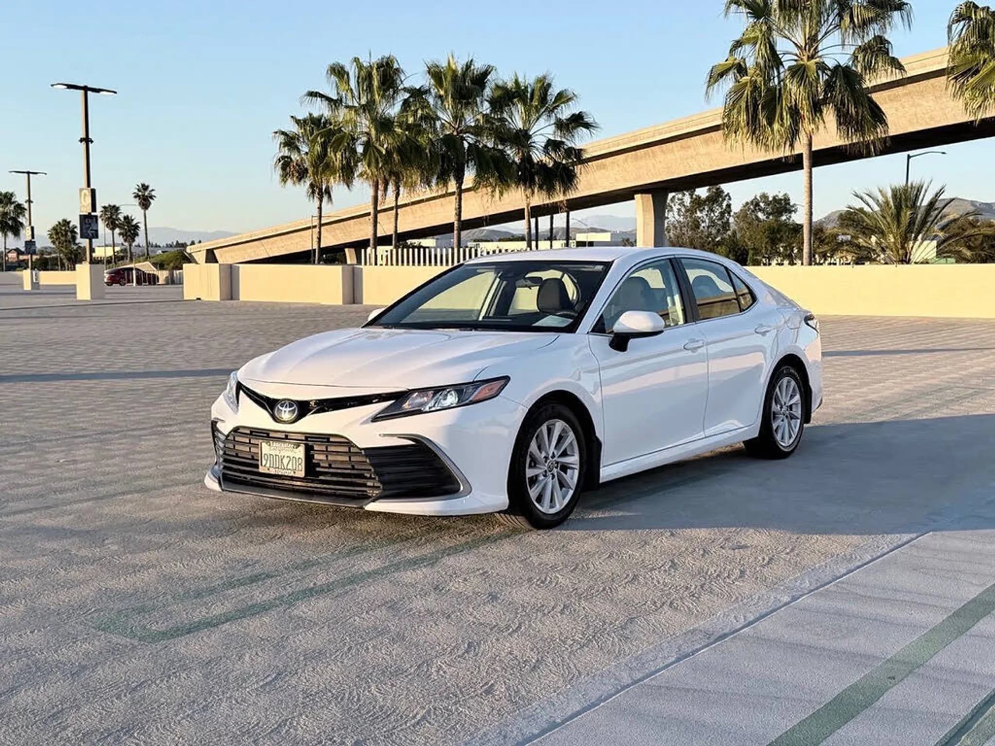 2023 TOYOTA Camry LE - Photo 3