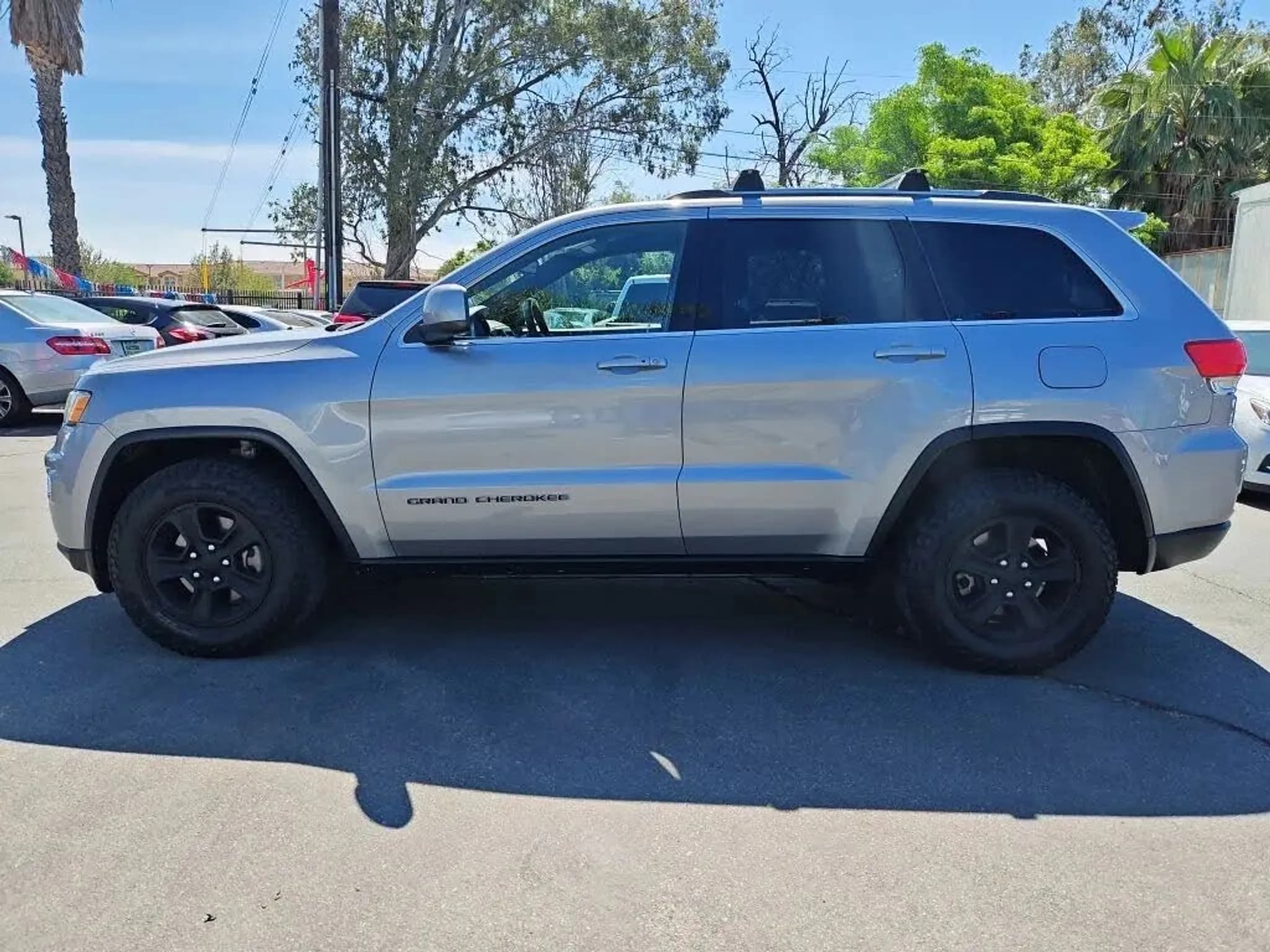 2017 JEEP Grand Cherokee Laredo - Photo 2