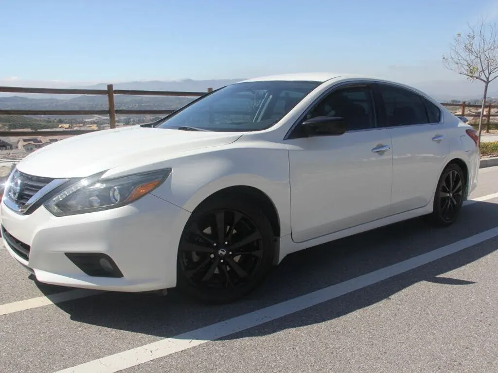 2017 NISSAN Altima