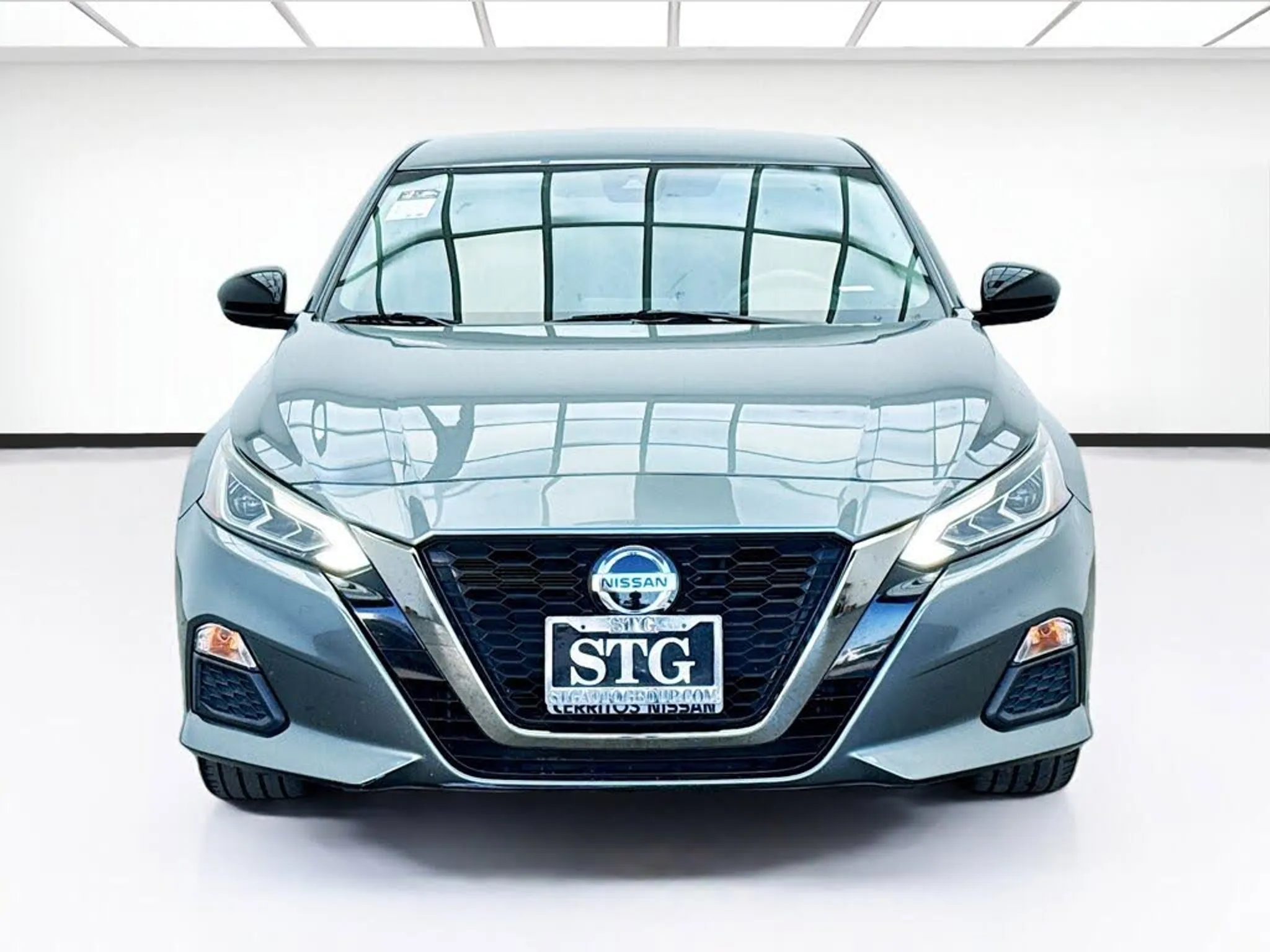 2020 NISSAN Altima SR - Photo 2