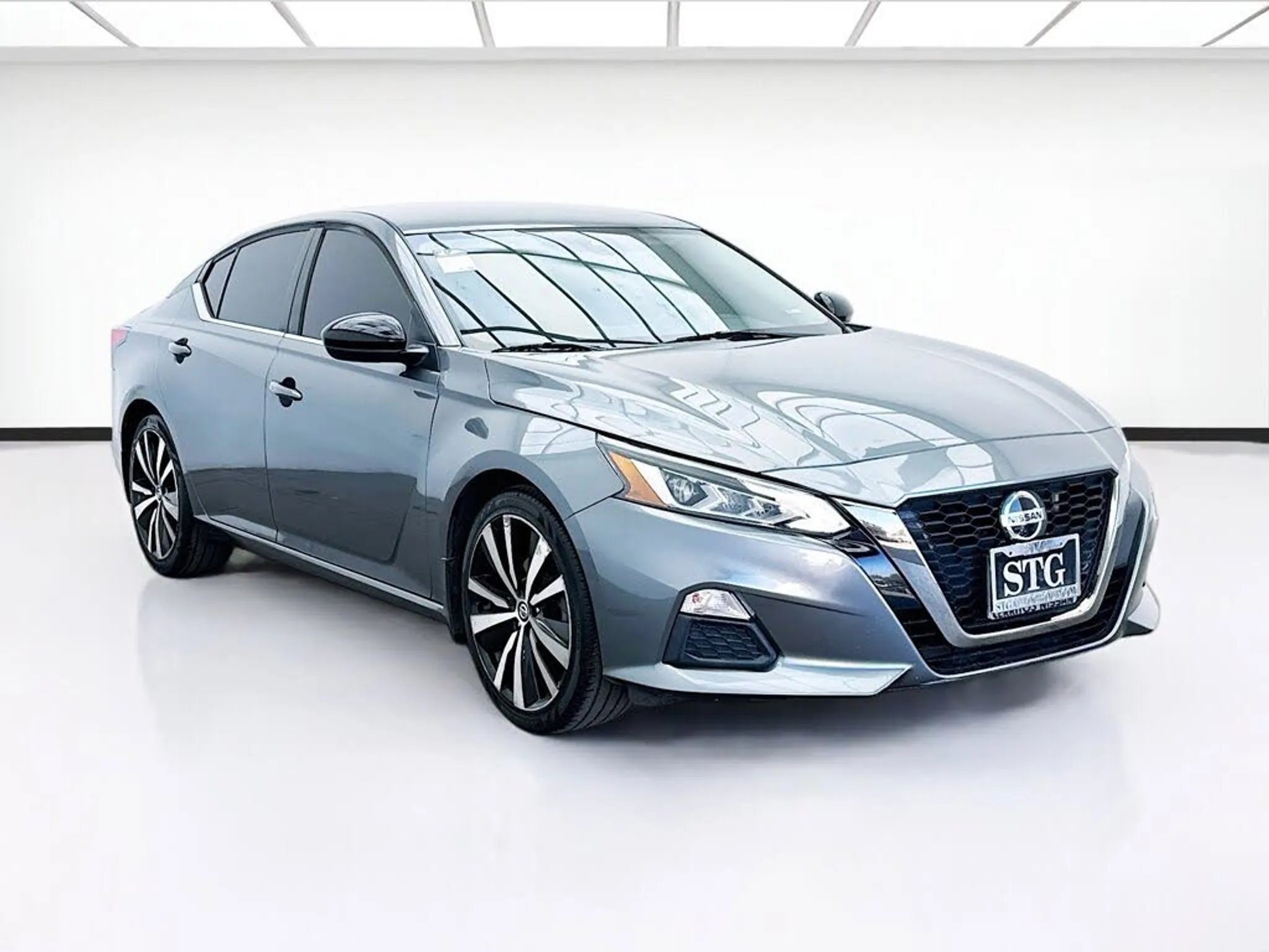 2020 NISSAN Altima SR - Photo 3