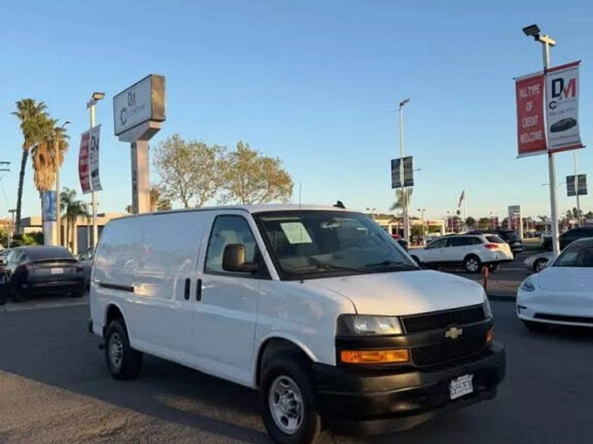 2021 CHEVROLET Express 2500 RWD - Photo 2