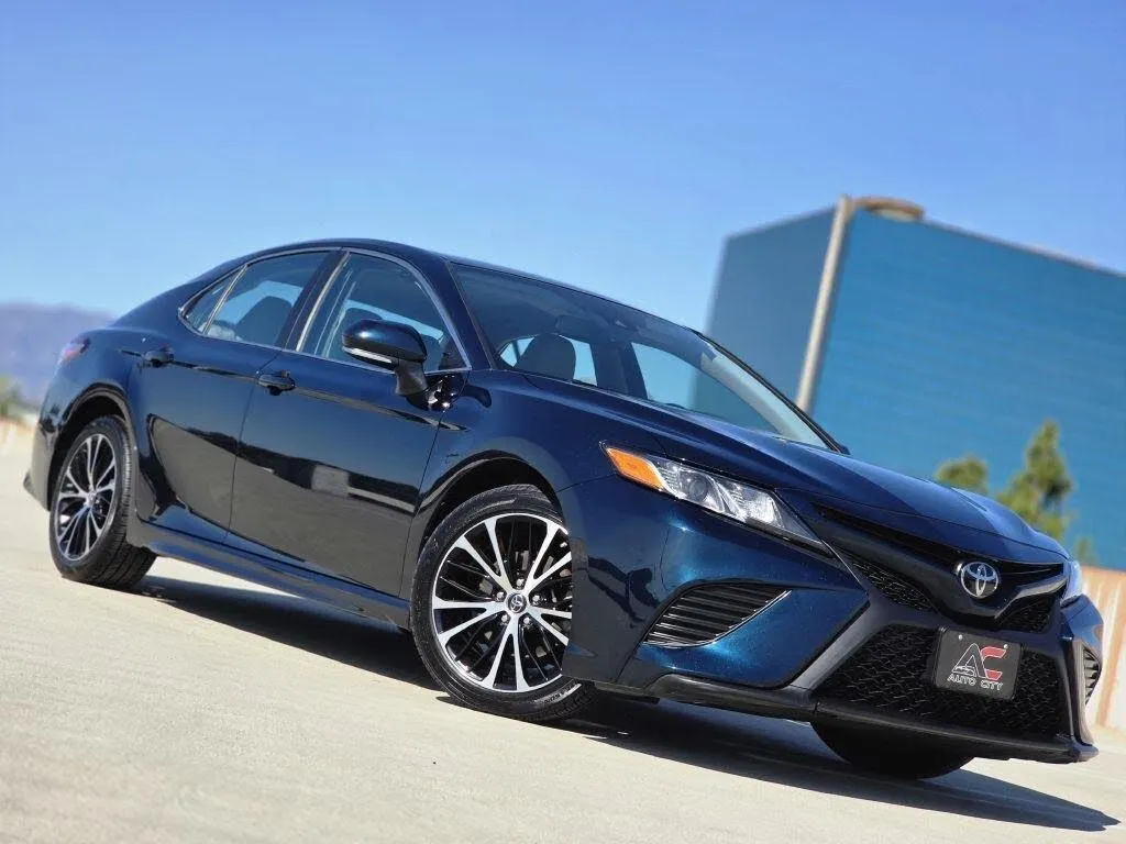 2019 TOYOTA Camry