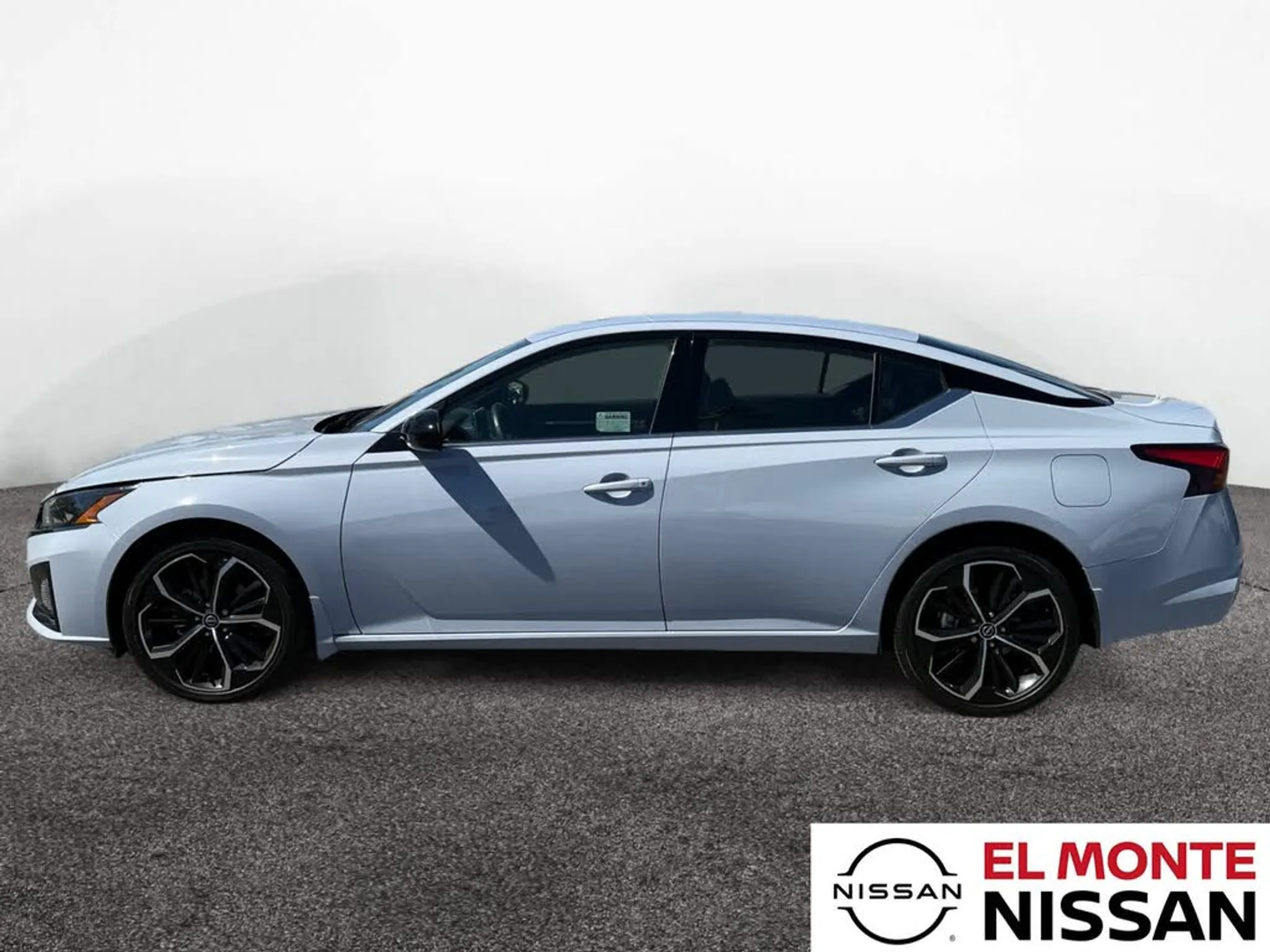 2023 NISSAN Altima SR - Photo 2