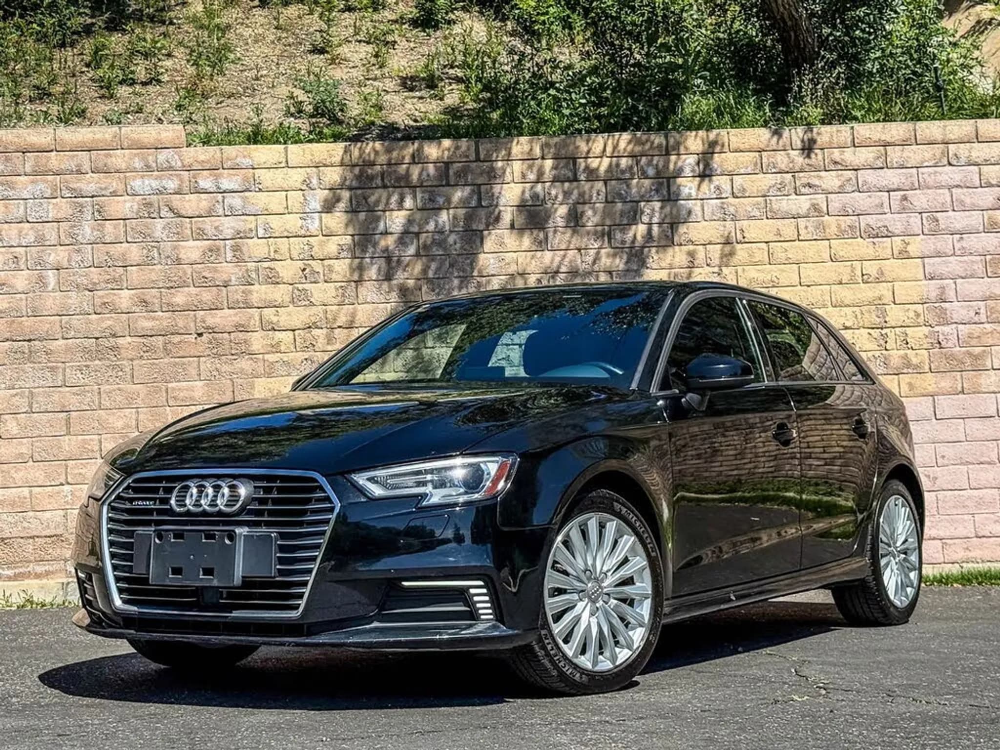 2017 AUDI A3 e-tron Premium - Photo 2