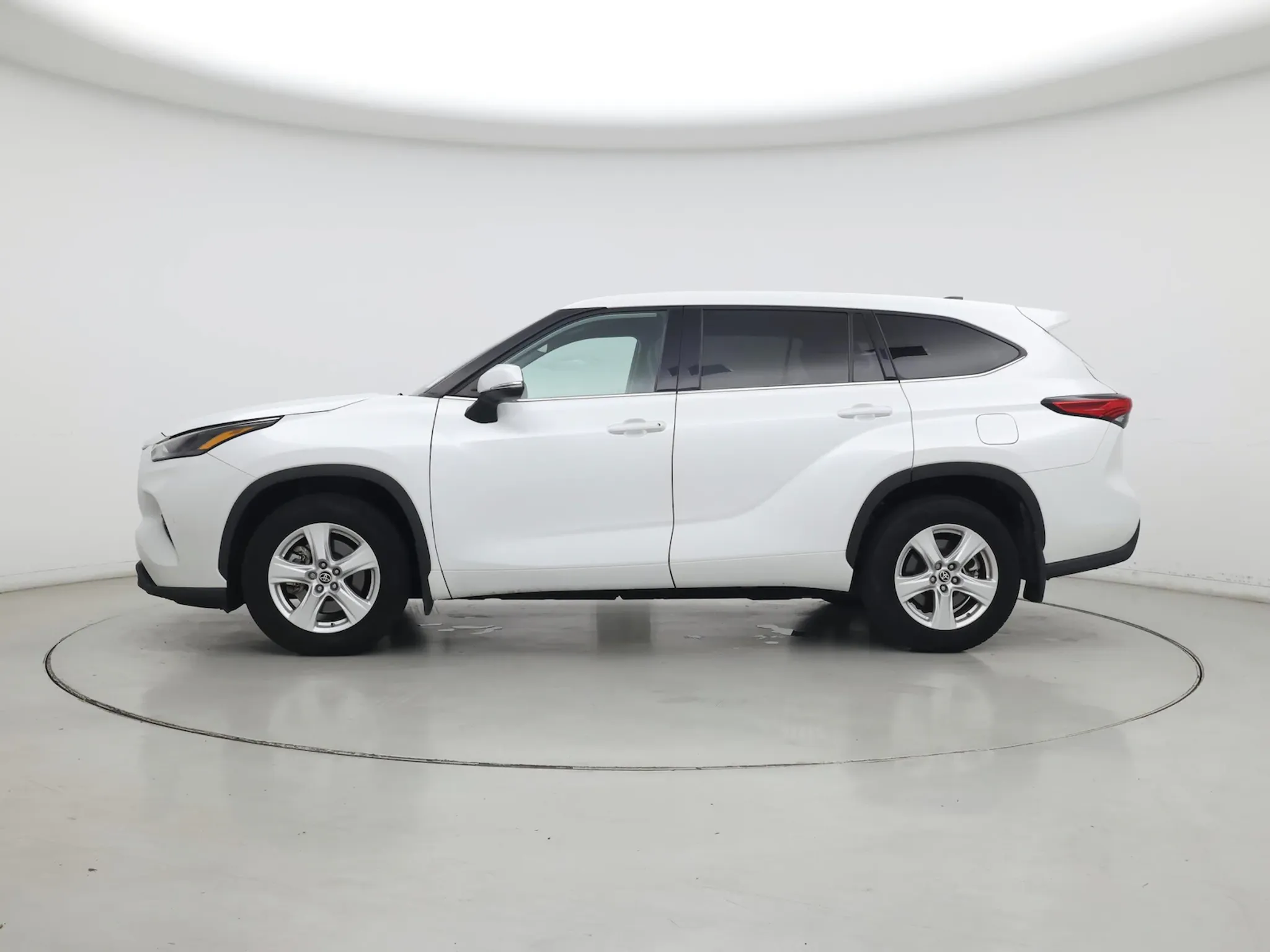 2021 TOYOTA Highlander XLE - Photo 2