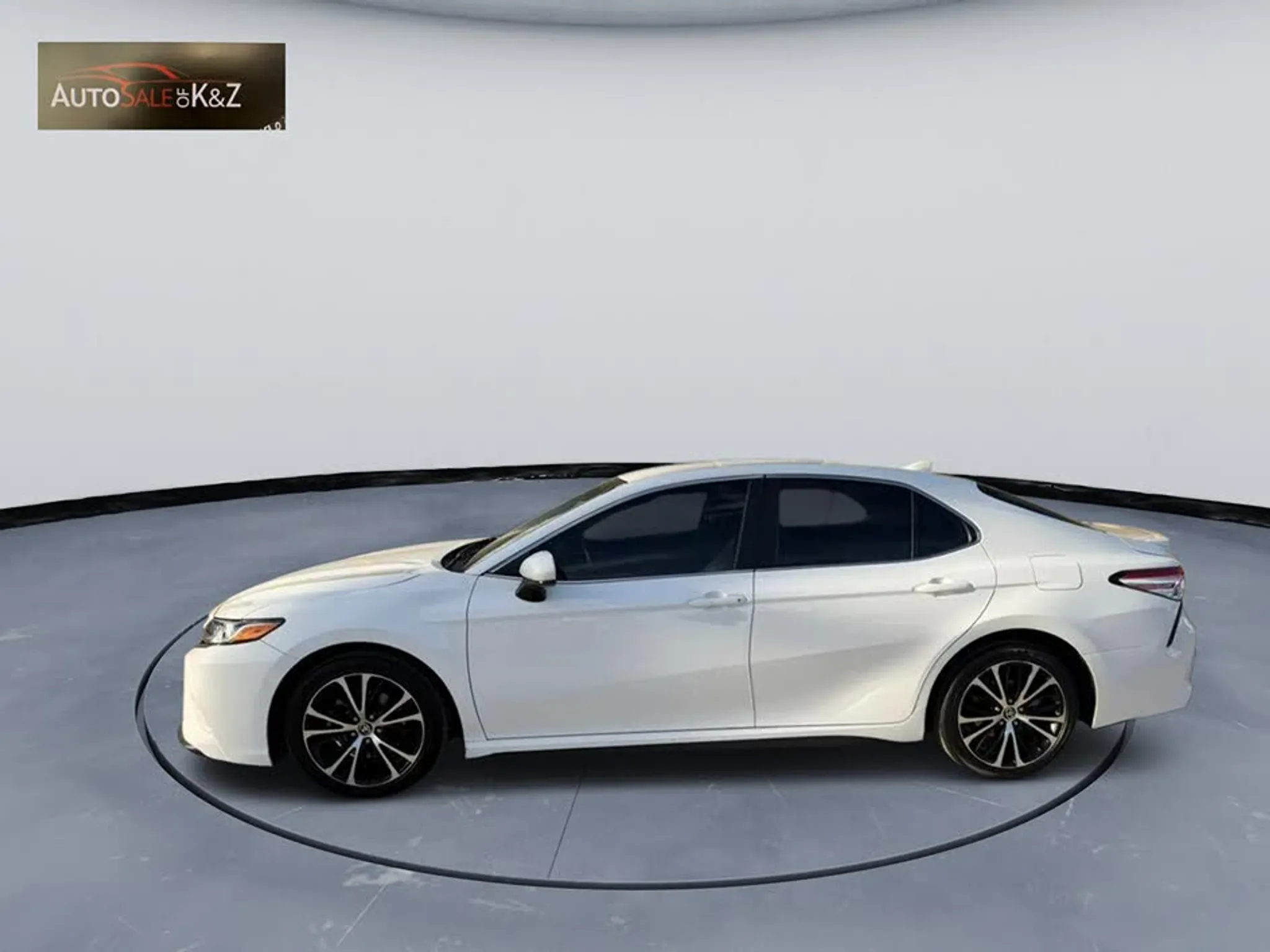 2020 TOYOTA Camry SE - Photo 2