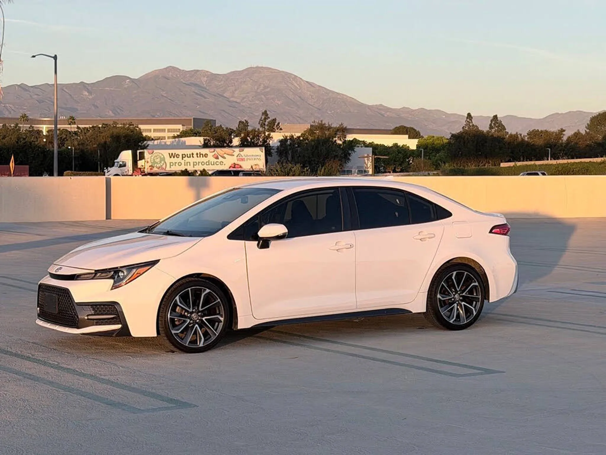 2020 TOYOTA Corolla SE, CVT - Photo 2