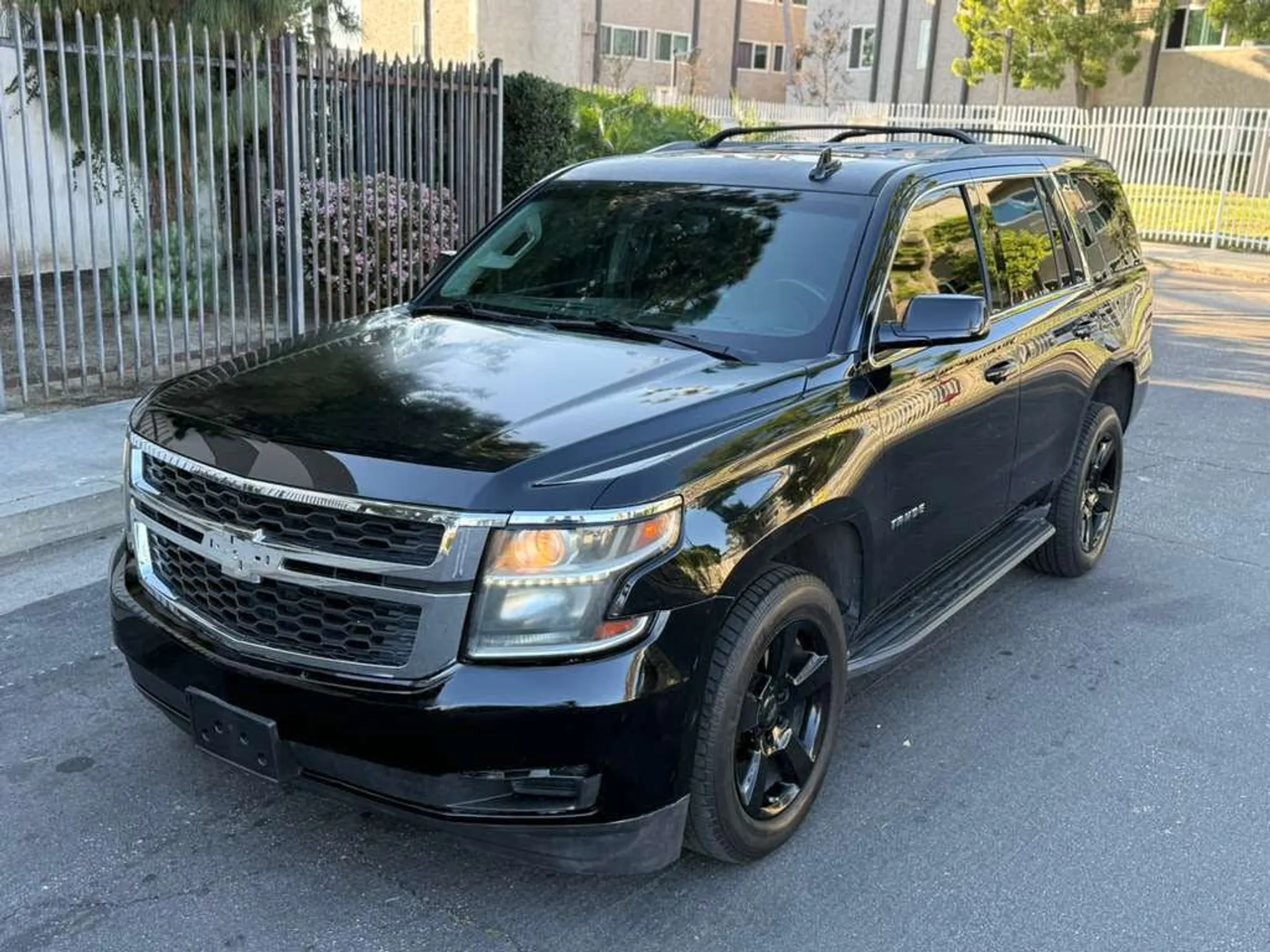 2017 CHEVROLET Tahoe LT - Photo 2