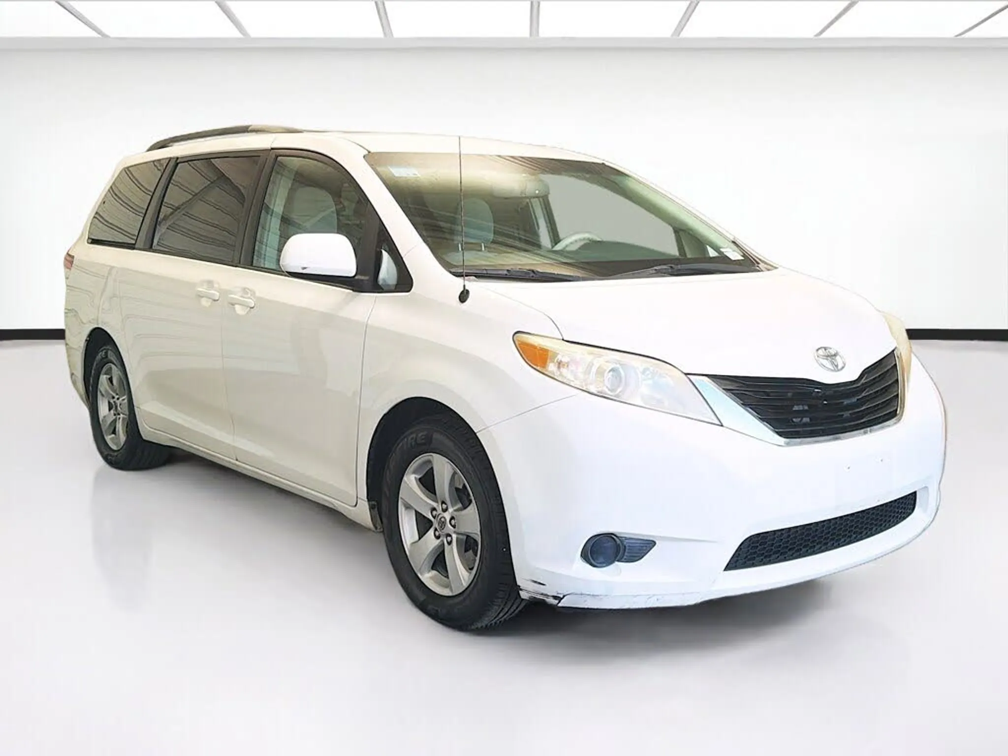 2014 TOYOTA Sienna LE 7-Passenger Auto Access Seat - Photo 3
