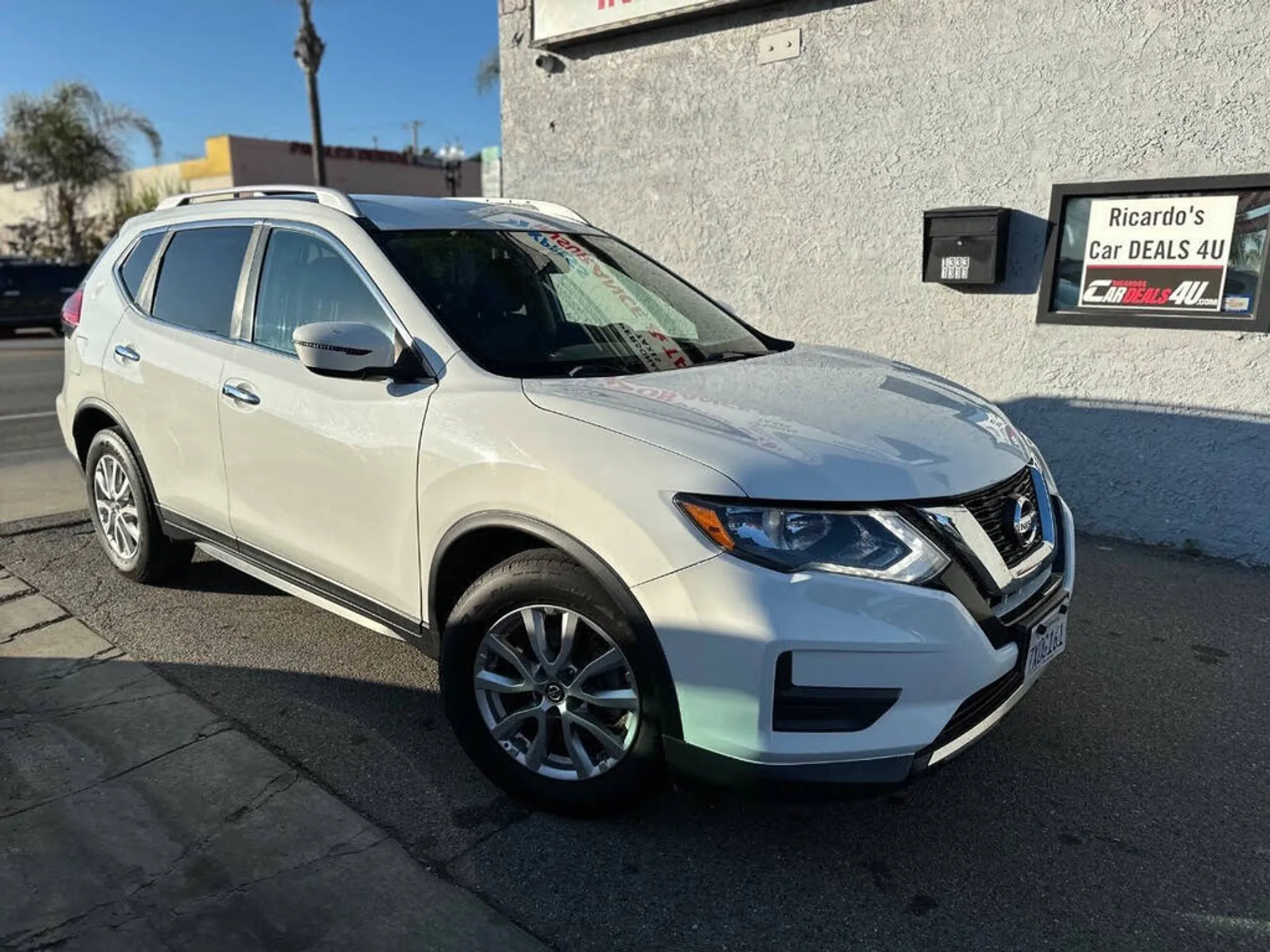 2017 NISSAN Rogue S FWD - Photo 2