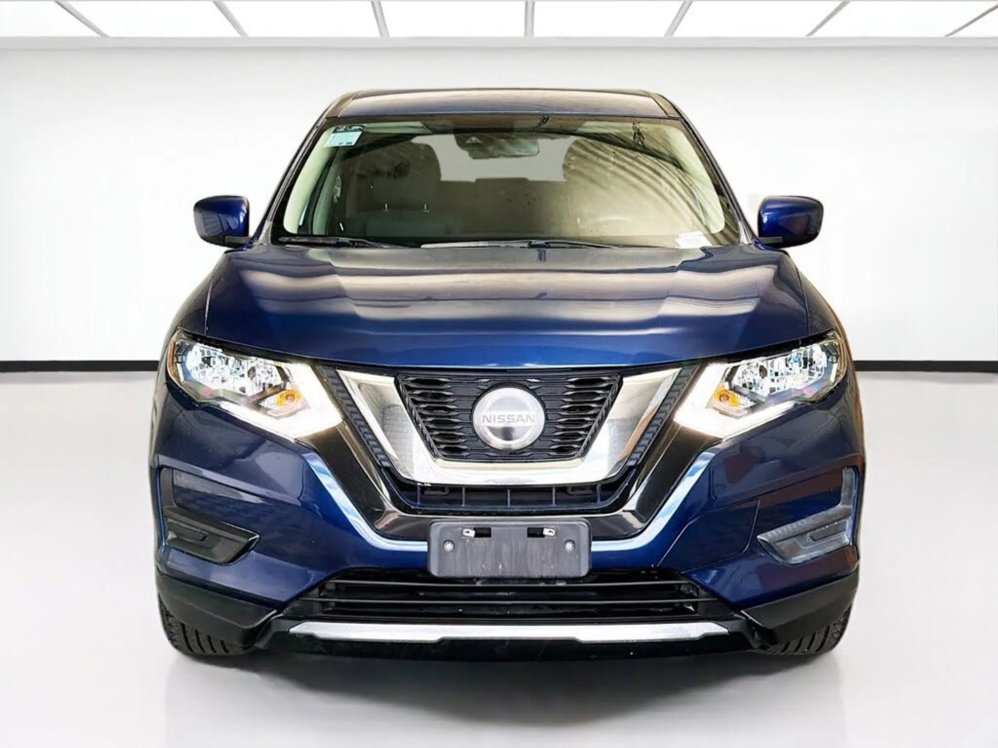 2019 NISSAN Rogue S FWD - Photo 2