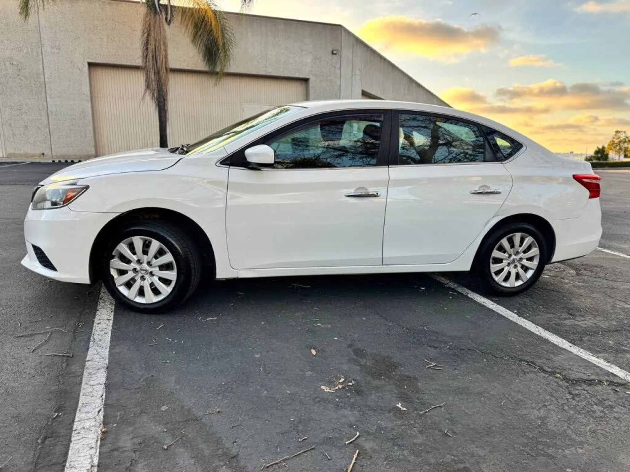2016 NISSAN Sentra SV - Photo 2