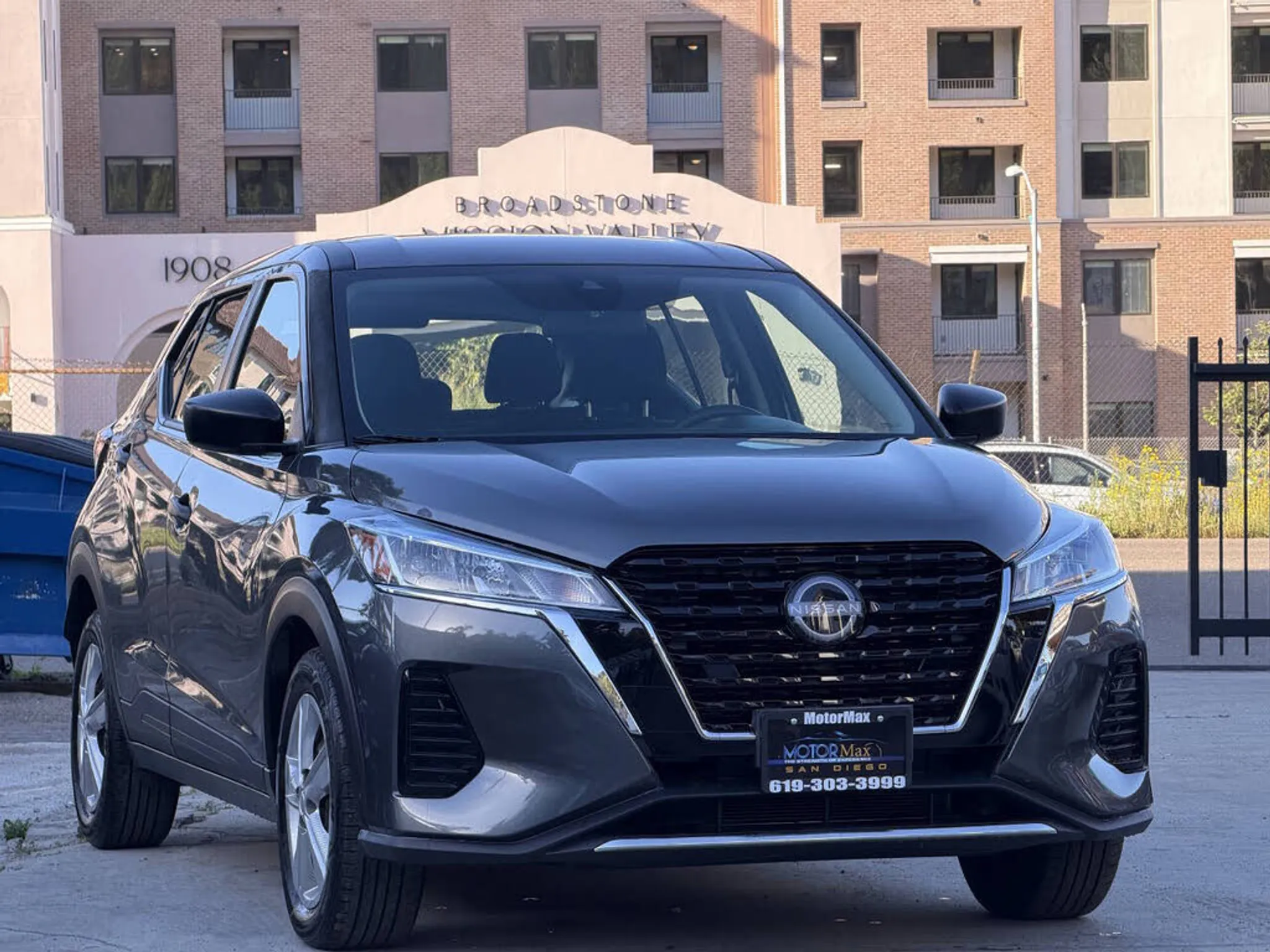 2023 NISSAN Kicks S - Photo 2