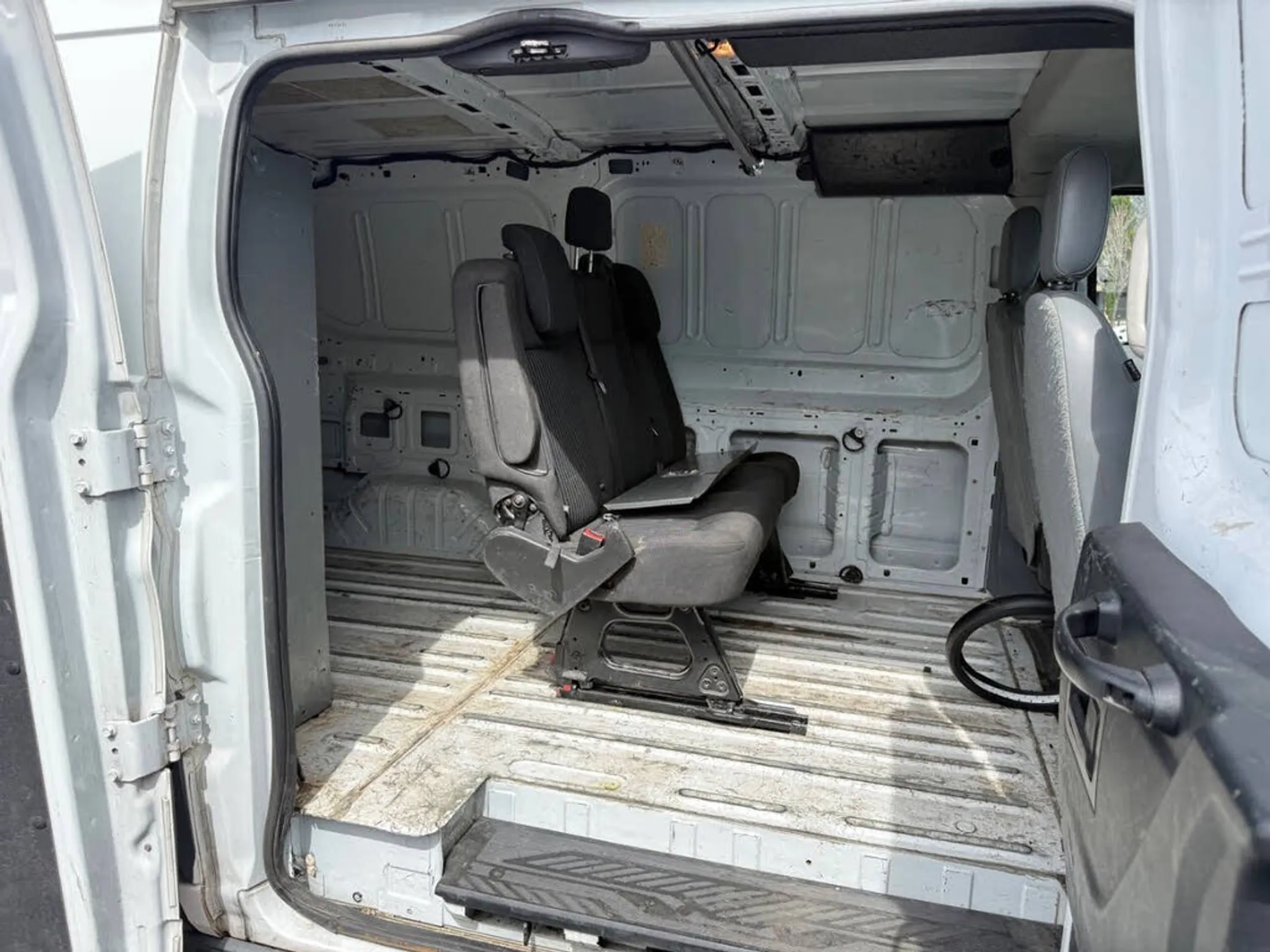 2016 FORD Transit SRW Low Roof Van - Photo 3