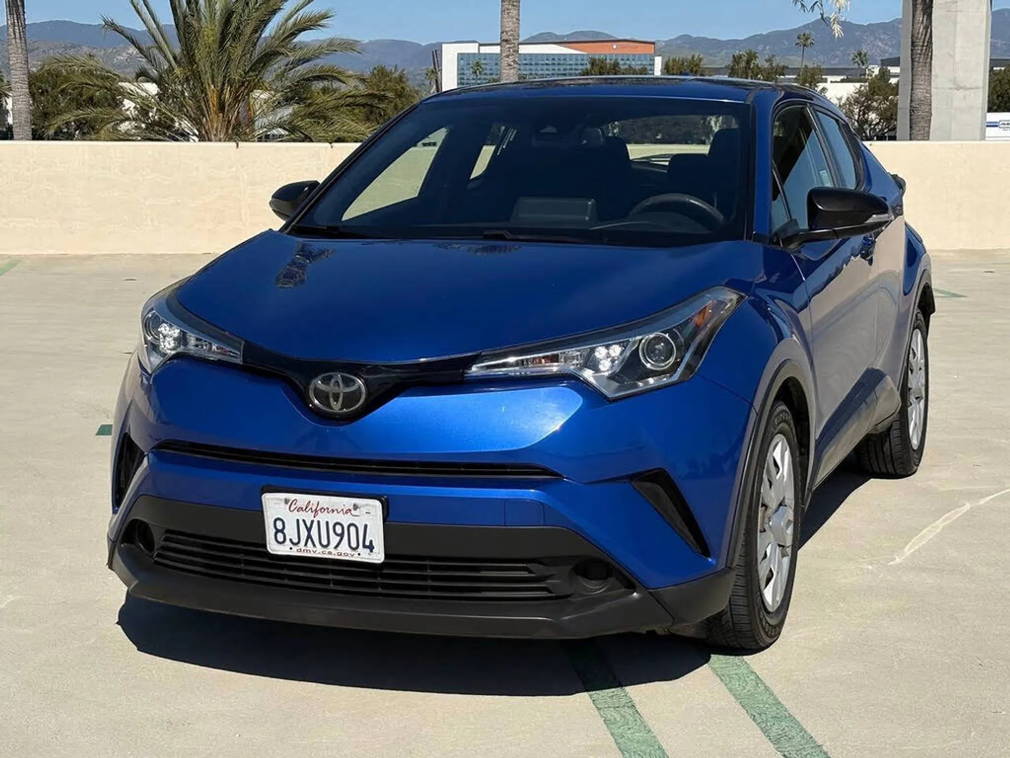 2019 TOYOTA C-HR LE/XLE/Limited - Photo 1