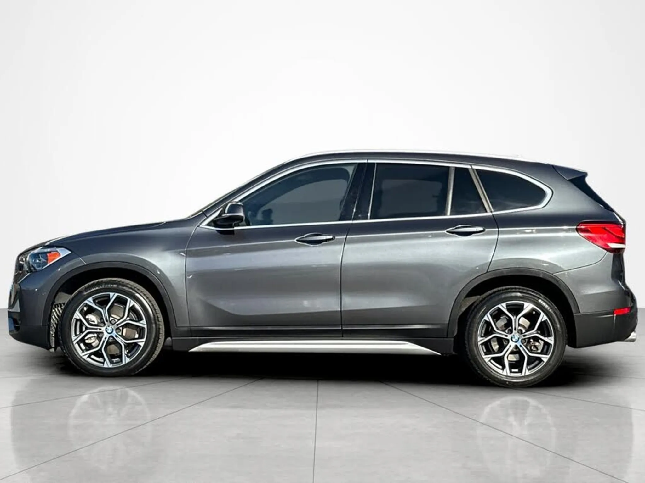 2021 BMW X1 sDrive28i - Photo 2